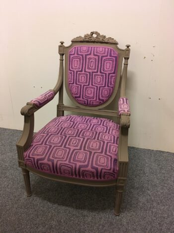 Paarse fauteuil