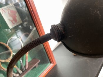 Antieke bureaulamp zwart gietijzeren voet