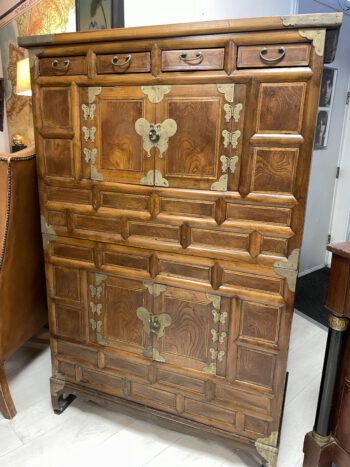 Antieke Koreaanse kast met messing beslag