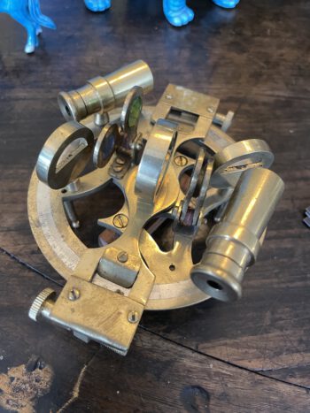 Antieke Cirkelvormige sextant in houten kistje