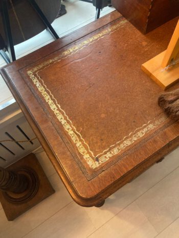 Sidetable met leer bekleed blad