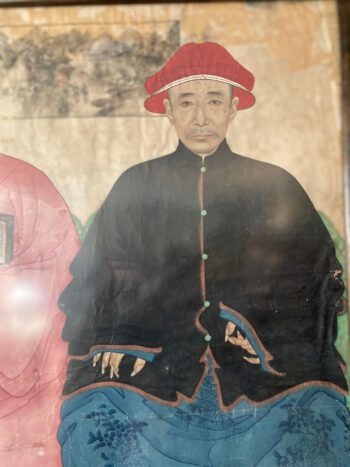 Chinees voorouder schilderij achter glas