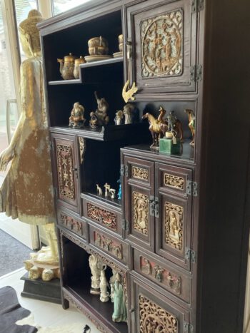 Chinese kast met gestoken houtsnijwerk