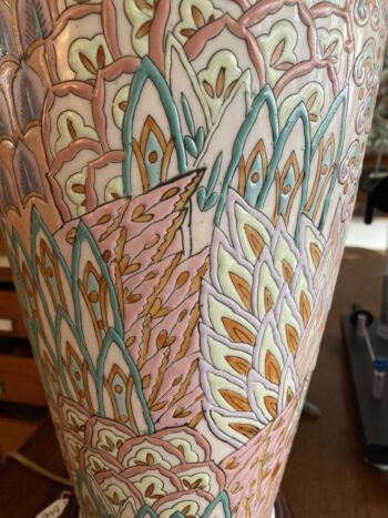 Veelkleurige aardewerk schemerlamp