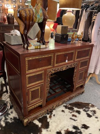 Chinees Dressoir rood hou goud gedecoreerd