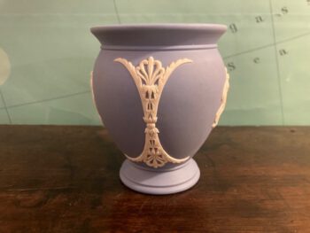 Blauw wedgwood vaasje