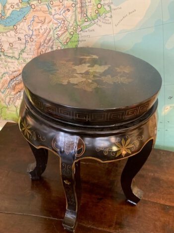 Chinese zwarte houten kruk gouden bloemen motief