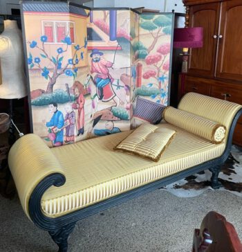 Antieke sofa met nieuwe stoffering