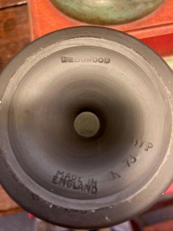 Zwarte wedgwood vaas